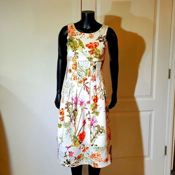 BRAND NEW CREAM PLEAT FLORAL PATTERN ENFOCUS STUDIO SLEEVELESS MULTI-COLOR DRESS - Picture 2 of 14